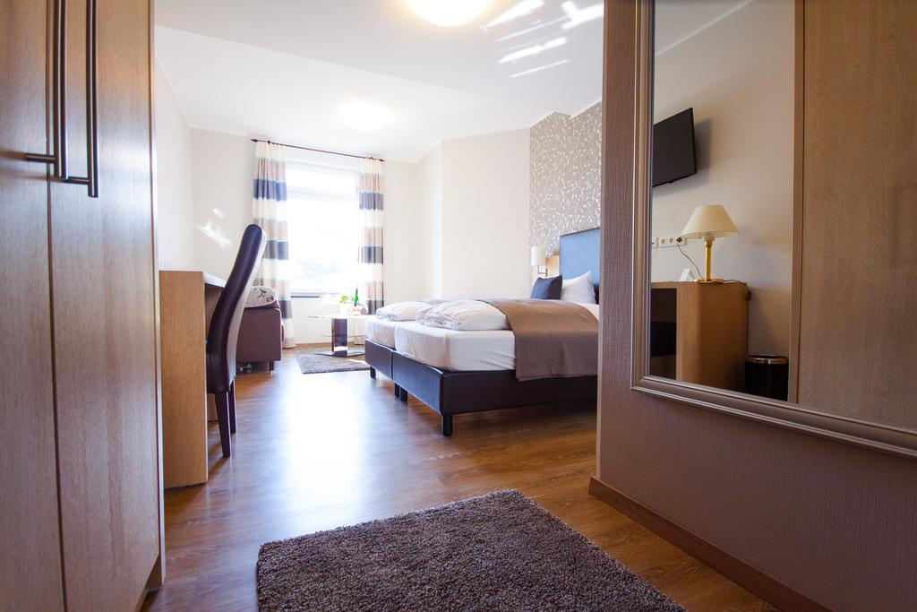 Mayer'S Weinhotel Zell an der Mosel Bagian luar foto