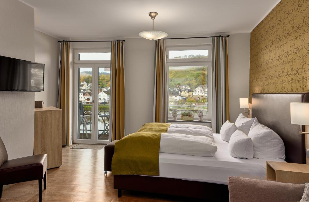 Mayer'S Weinhotel Zell an der Mosel Bagian luar foto