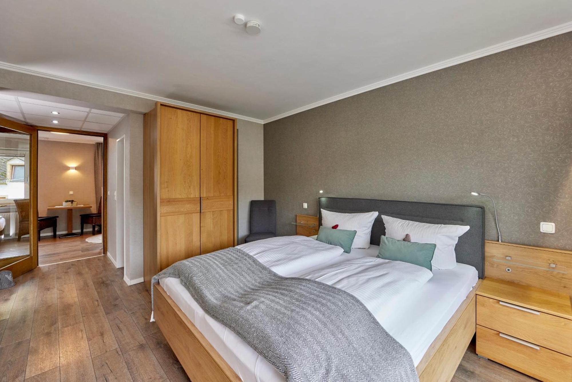 Mayer'S Weinhotel Zell an der Mosel Bagian luar foto