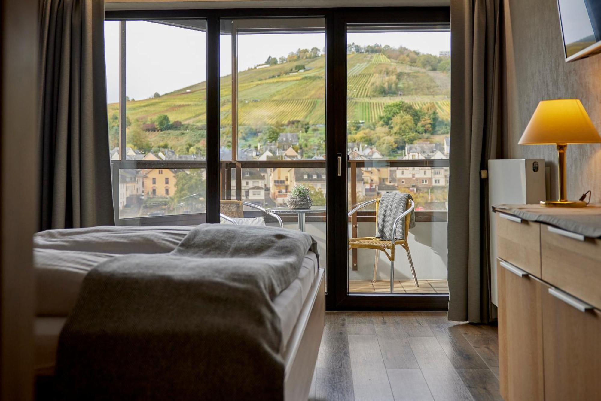 Mayer'S Weinhotel Zell an der Mosel Bagian luar foto