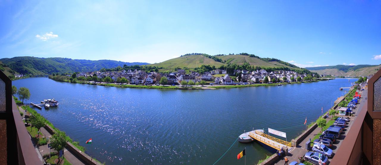Mayer'S Weinhotel Zell an der Mosel Bagian luar foto